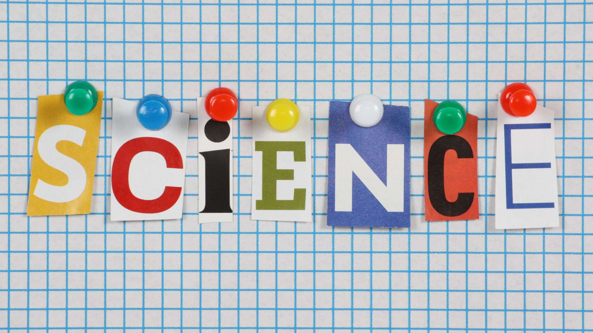 Science écrit avec des lettres de magazine